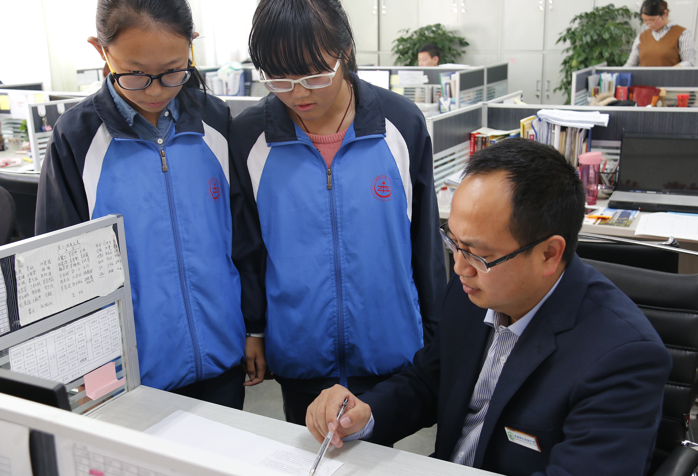 都市时报：老师像一团燃烧的火