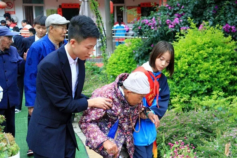 十个一 同筑梦 | 长水衡实中学师生为祖国华诞献礼