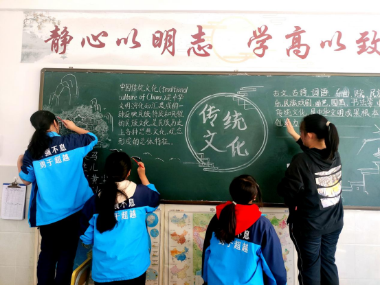 弘扬传统文化，讲述中国故事——长水教育集团文山校区主题板报活动