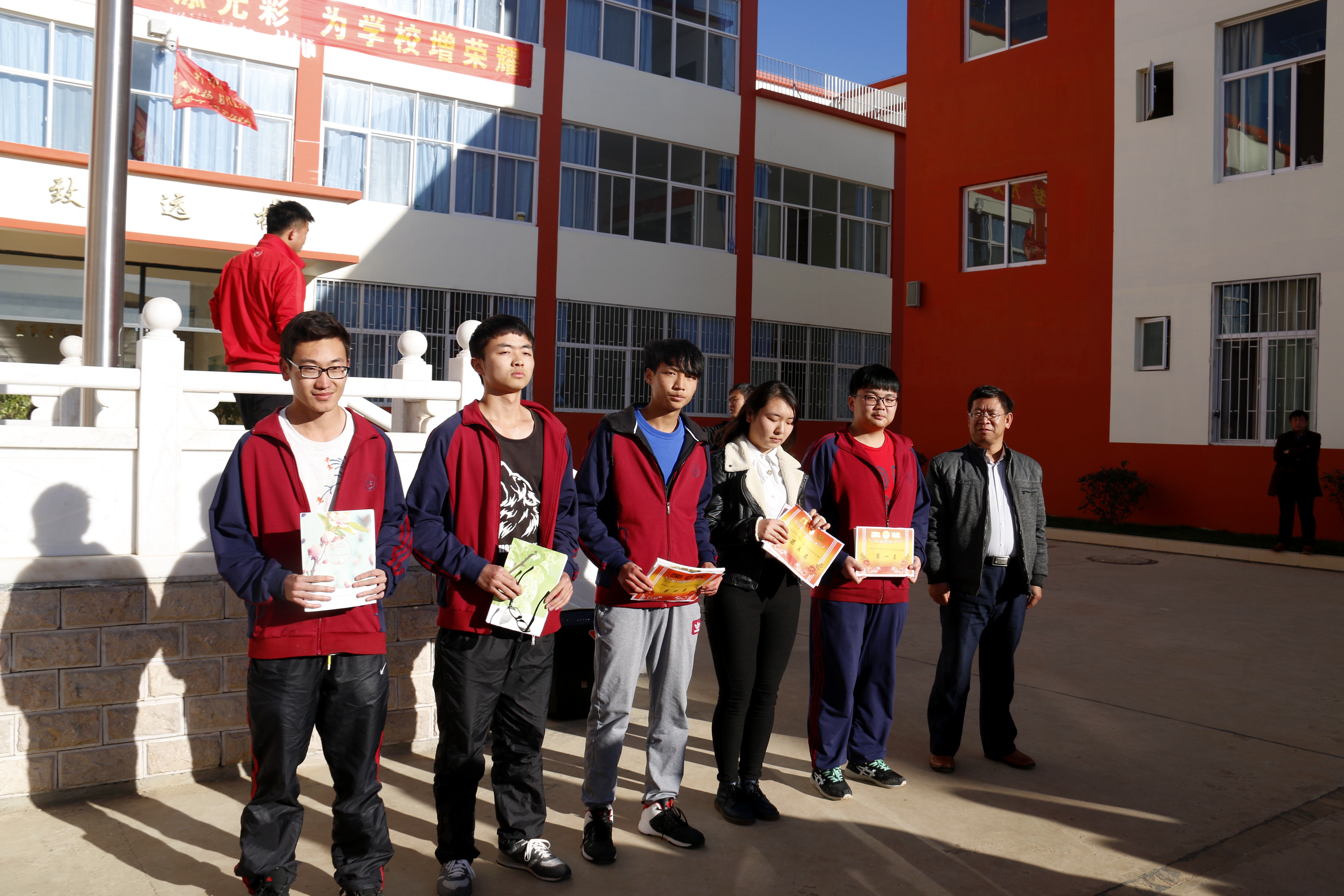 云南衡水实验中学补习部举行知识竞赛颁奖活动