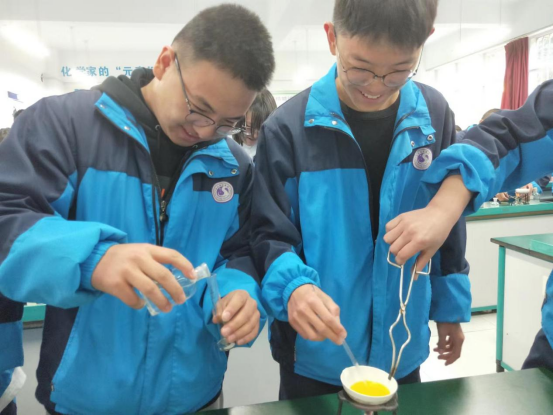 让化学回归生活——记高二年级制肥皂趣味实验