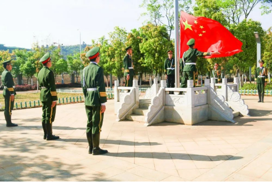 奋进新时代，青春励志行——云南长水外国语中学举行主题升旗仪式暨远足启动仪式