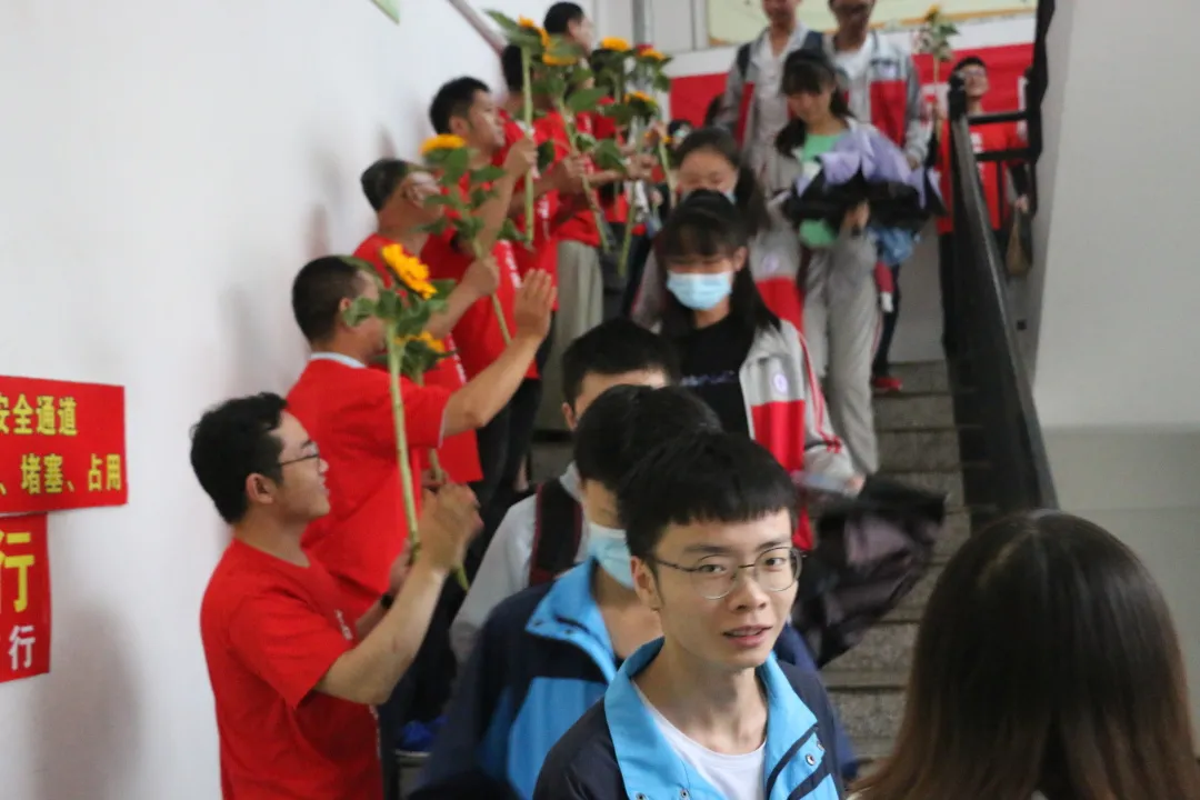为梦护航 | 这样的送考仪式，您被暖到了吗？