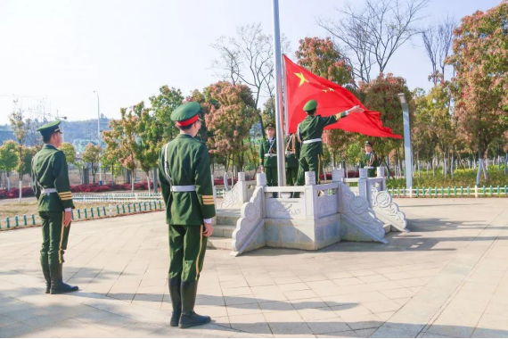 放心消费，诚信先行，依法维权——云南长水外国语中学举行主题升旗仪式