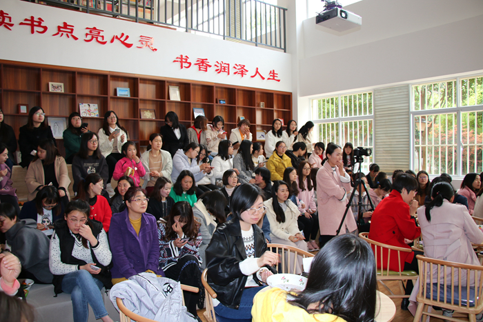 明媚女性 魅力永恒 —迎“三·八”女教师朗诵会