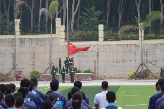 “预防校园欺凌，共建和谐校园”主题升旗仪式