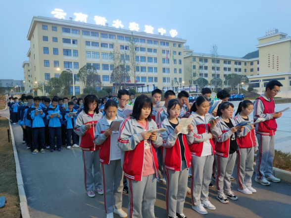 学生为主体丨高考倒计时29天，坚持就是胜利！