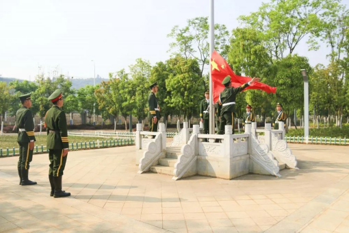 书韵飘香，润泽人生——云南长水外国语中学举行主题升旗仪式