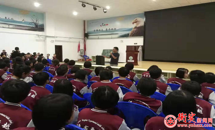 莘莘学子，备战月考 ——云南衡水实验中学呈贡校区高一年级第一
