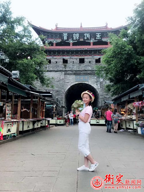 衡实呈贡|我用诗歌赞美您