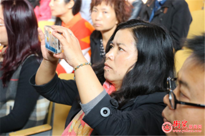 我校举行初一初二年级家长会