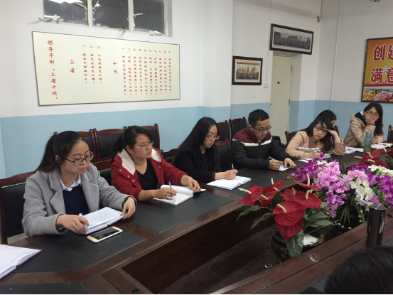 滇池校区初二年级举行中考小三科复习备考研讨会