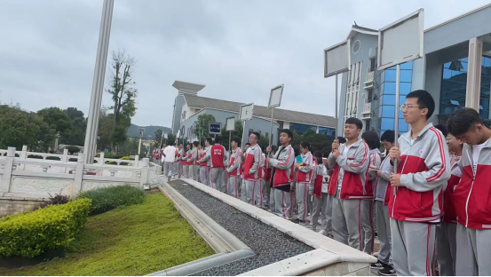 为青春喝彩 为高考加油——我校举行高三学子高考助威活动