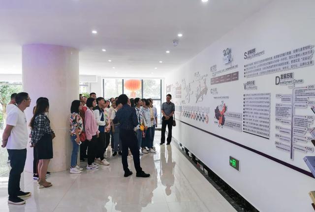 “清北强基实验班”为何吸引大批高分学生组队报名？