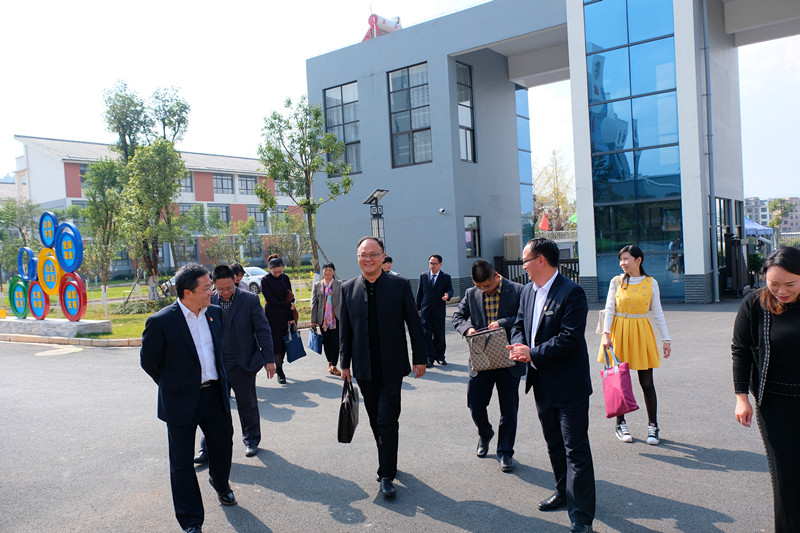 红塔区教育局2018年学校目标管理考评组莅临云南玉溪衡水实验中学考评指导工作