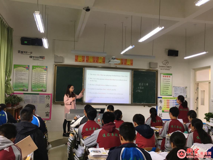 我校高一年级英语组进行公开课展评暨期中考试质量分析会