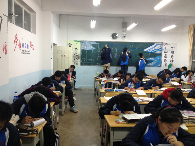高一年级行为规范月活动取得良好效果