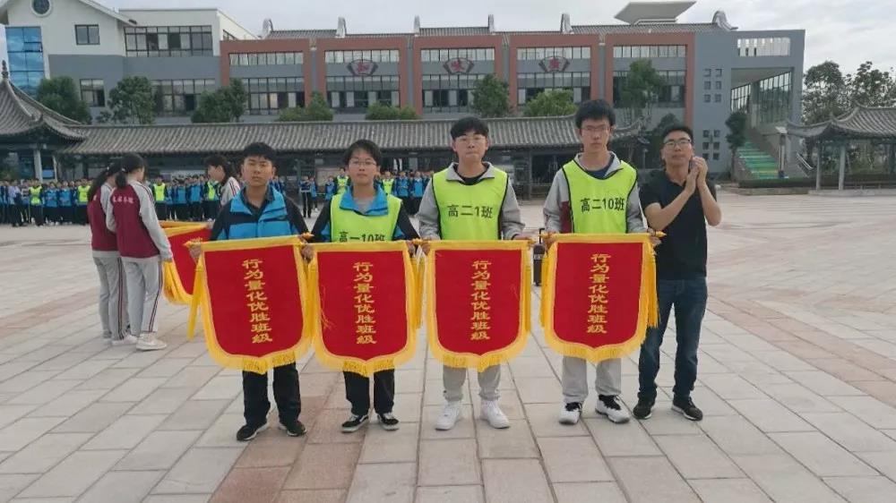 树立典型 榜样引领