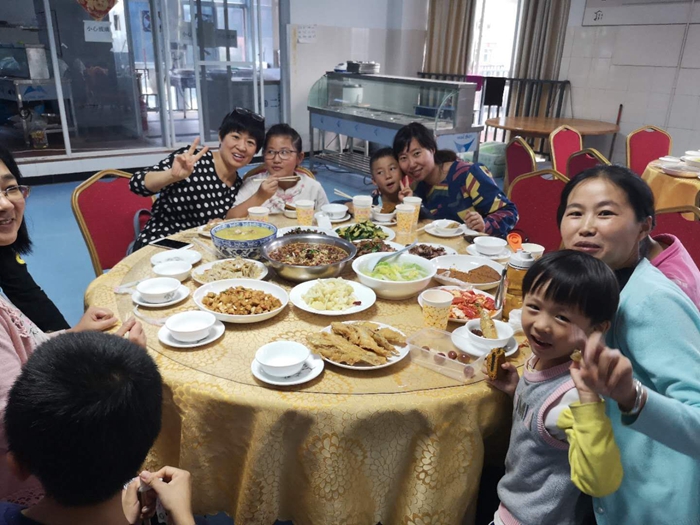 中秋团圆，情系教师