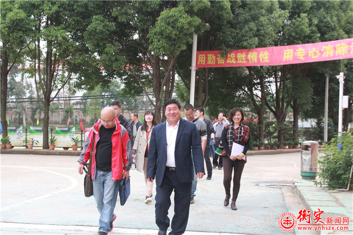 省市区基础教育装备产品质量专项检查组到我校指导工作