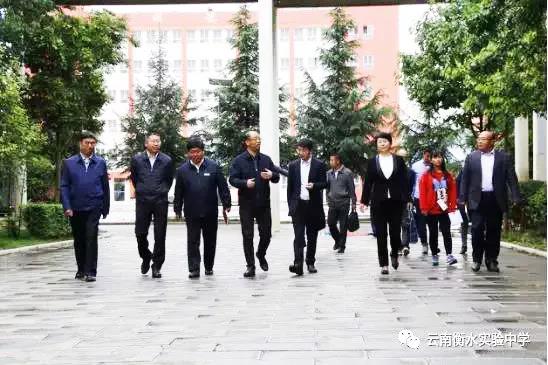 昆明市呈贡区委书记尹旭东、区长张先宝一行莅临云南衡水实验中学