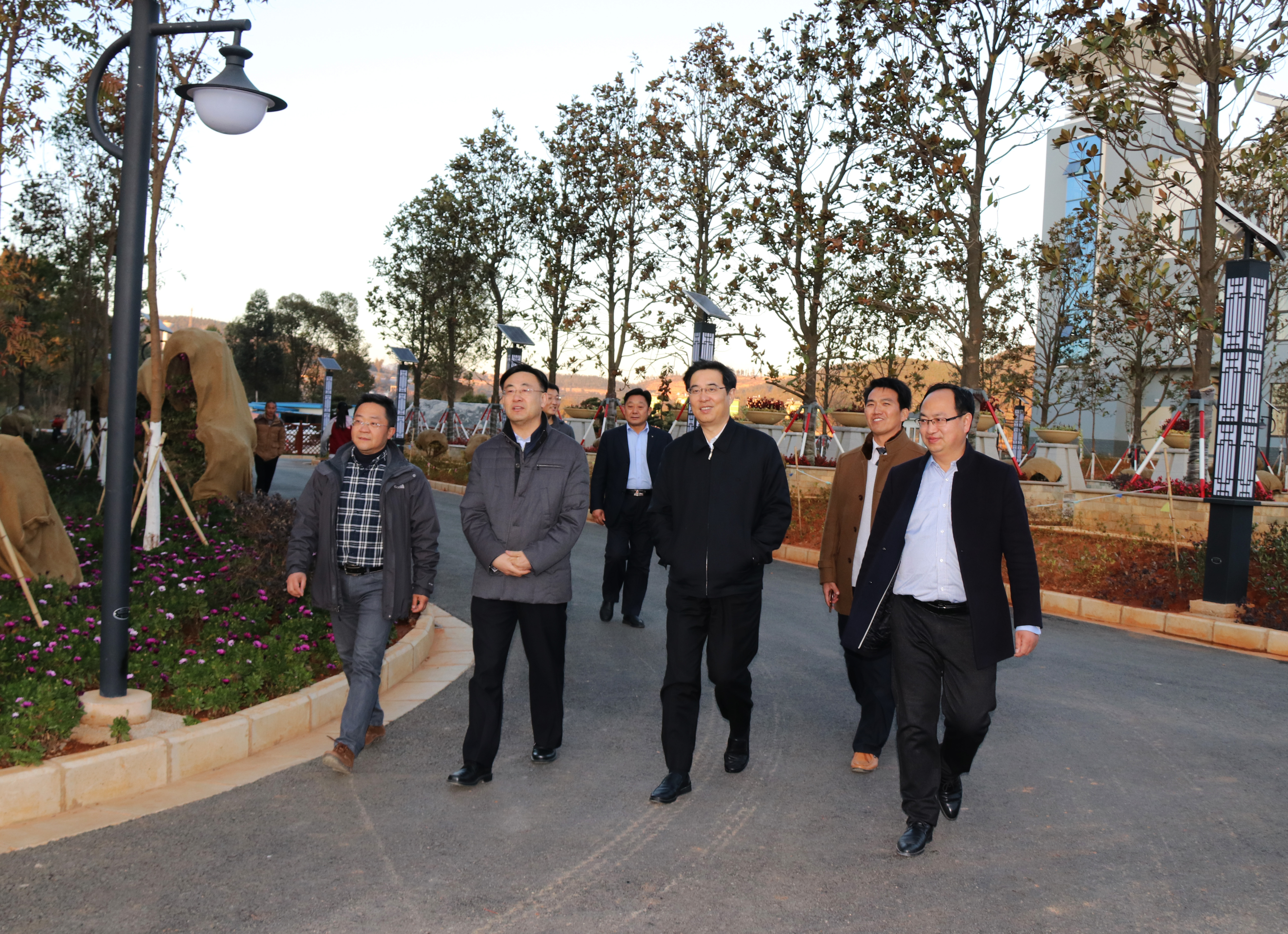 玉溪市委常委、副市长尚建华、田川一行莅临云南玉溪衡水实验中学调研指导工作