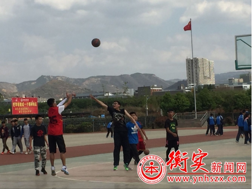 高二年级跑操优胜班级举行篮球友谊赛