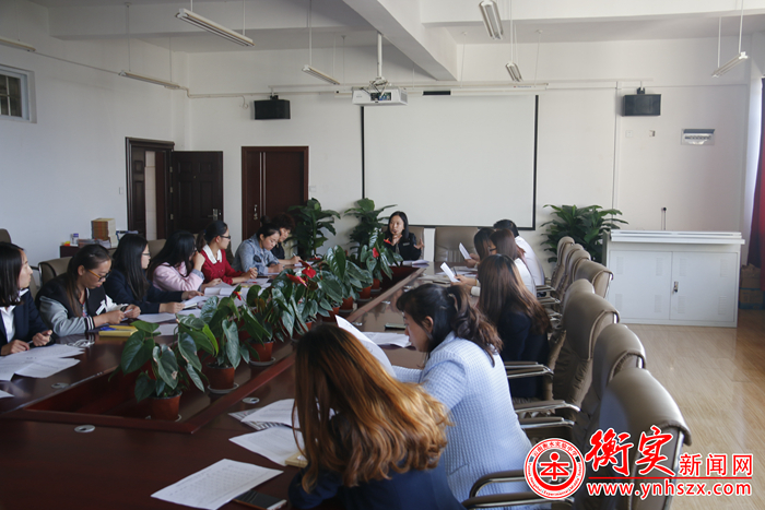 学校初一年级召开第一次月考考务会