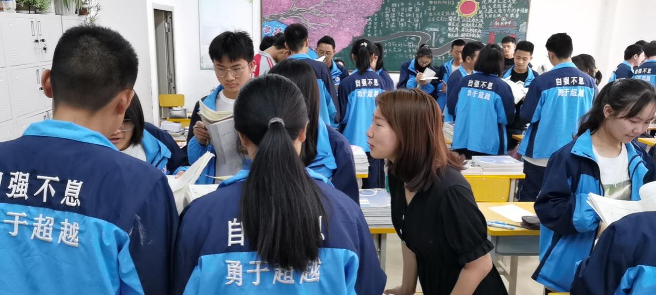 教科研引领|我校开展“同课异构”课堂竞赛活动