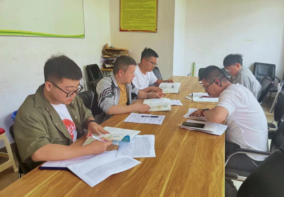 总结促提升，分析共进步——初一年级召开期中质量分析会