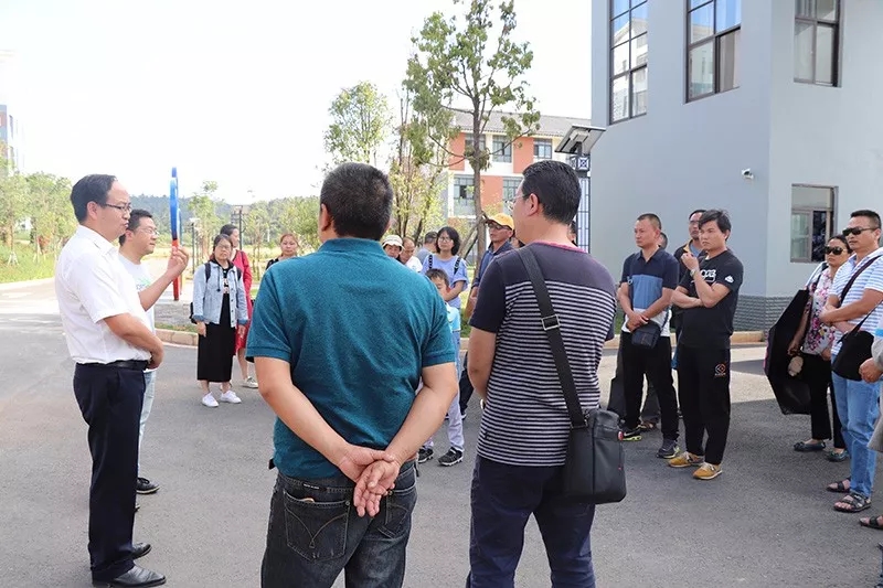 红塔区李棋中学部分教师莅临云南玉溪衡水实验中学参观指导