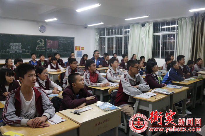 云南衡水实验中学呈贡校区组织学生观看参军宣传片