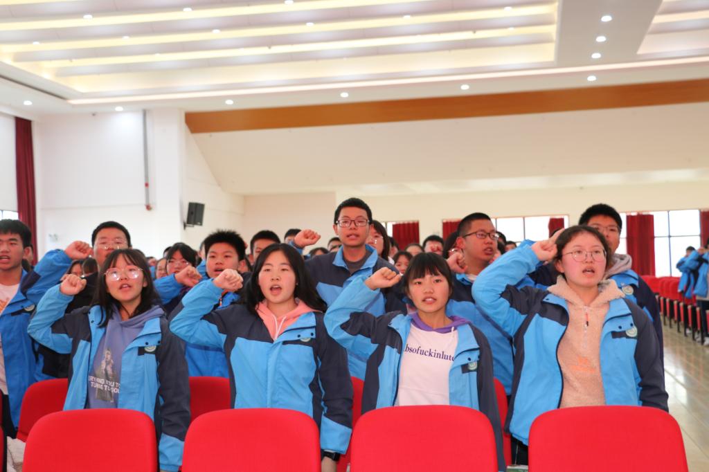 挑战极限 为梦而战 | 我校初三年级举行中考200天誓师暨励志演讲报告会