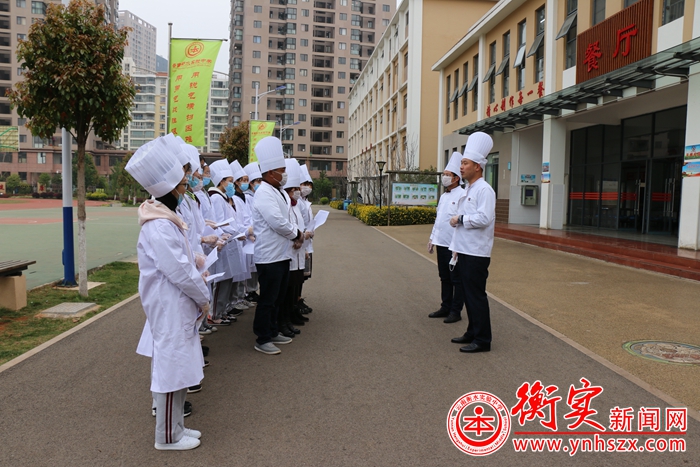 食以安为先——云南衡水实验中学进行食堂常规检查