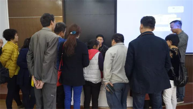 家校互联 | 家长会搭建连心桥