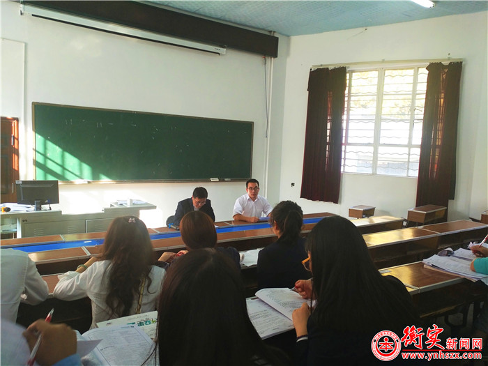 我校滇池校区召开初三年级组全体教师会议