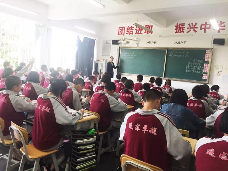 云南衡水实验中学开展“三三一”高效课堂示范课