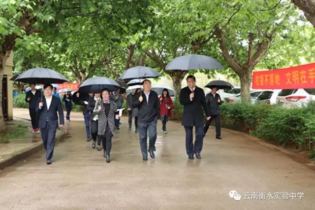 度假区党工委书记武斌一行莅临云南衡水实验中学