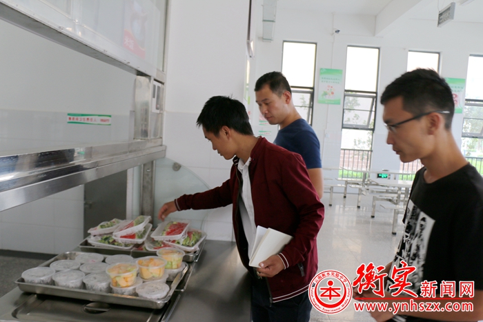 保证饮食安全，保障学生健康