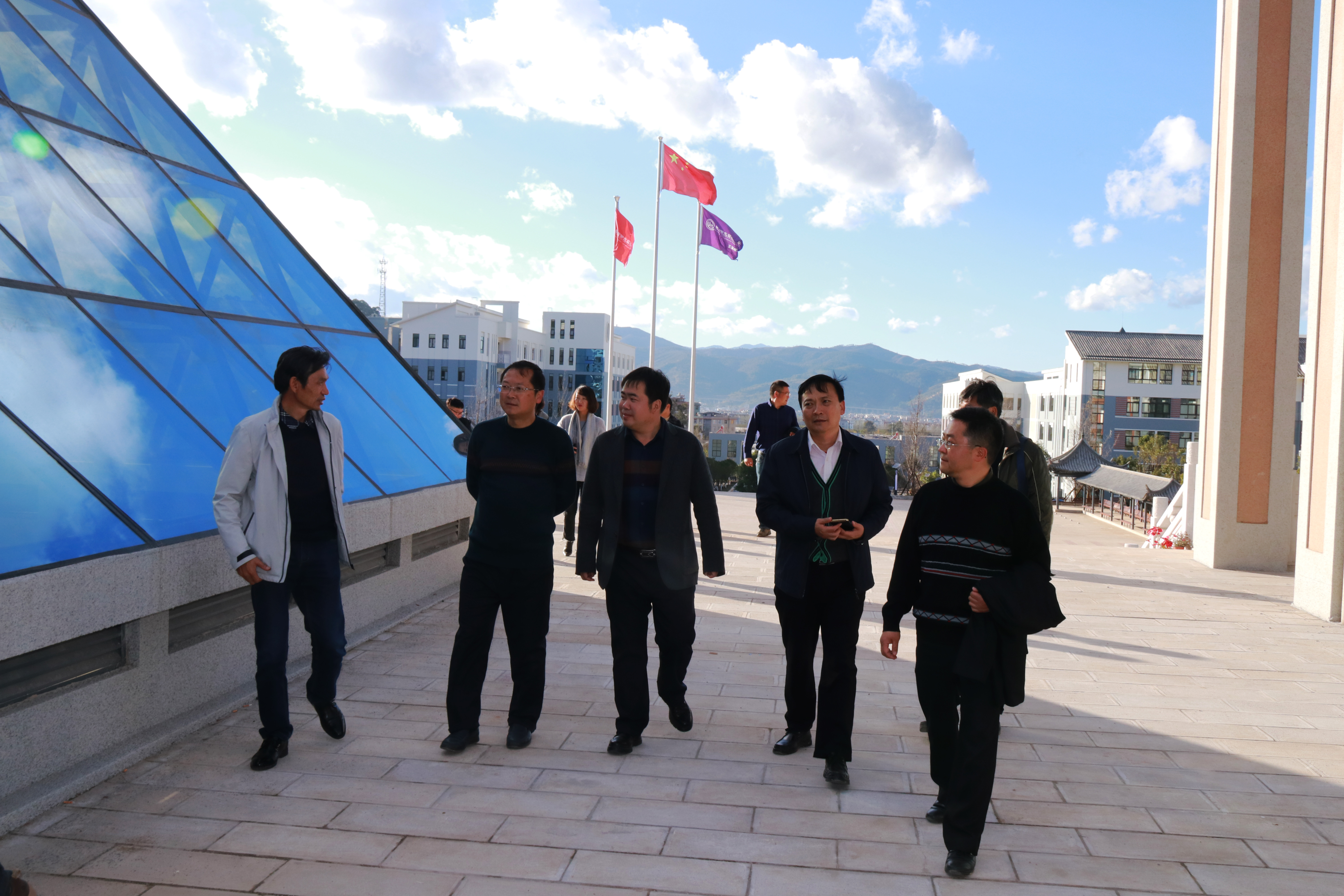 红塔区副区长杜清祥一行莅临云南玉溪衡水实验中学调研指导工作