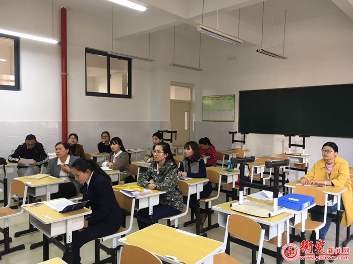 我校初二年级举行期中考试质量分析会