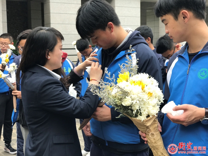 活动 | “缅怀先烈，铭记历史”清明扫墓
