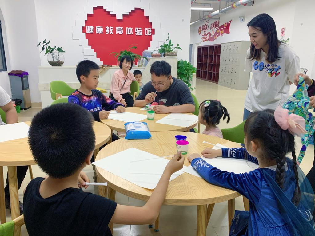 彩色泡泡画——教职工子女艺术培训班活动（第二期）