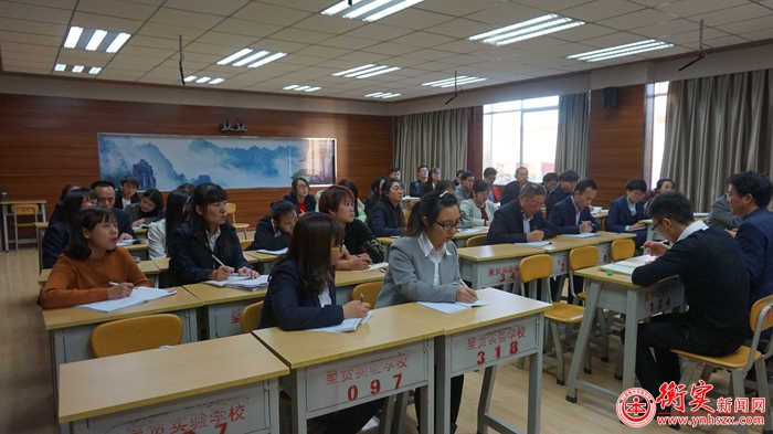 我校高一年级召开年级例会