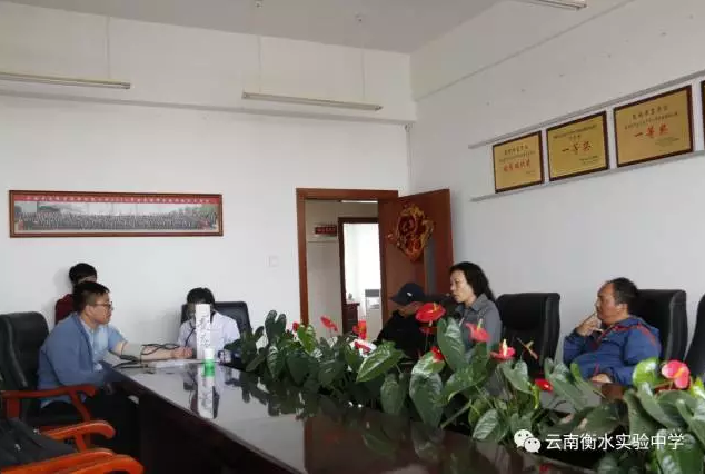 云南衡水实验中学组织中医义诊理疗 为教职工健康“把关”