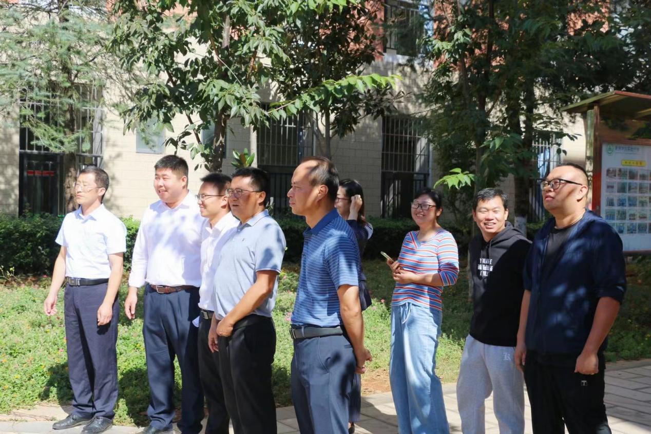宜良县委常委、县委宣传部部长李能枝一行莅临我校参观指导