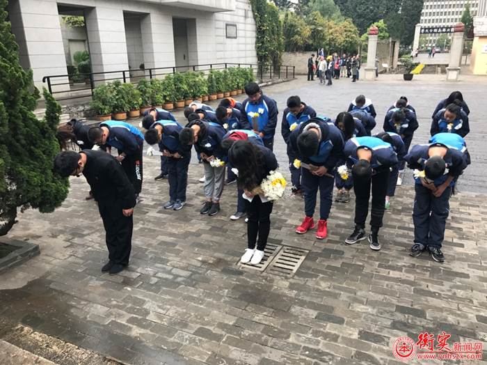 活动 | “缅怀先烈，铭记历史”清明扫墓