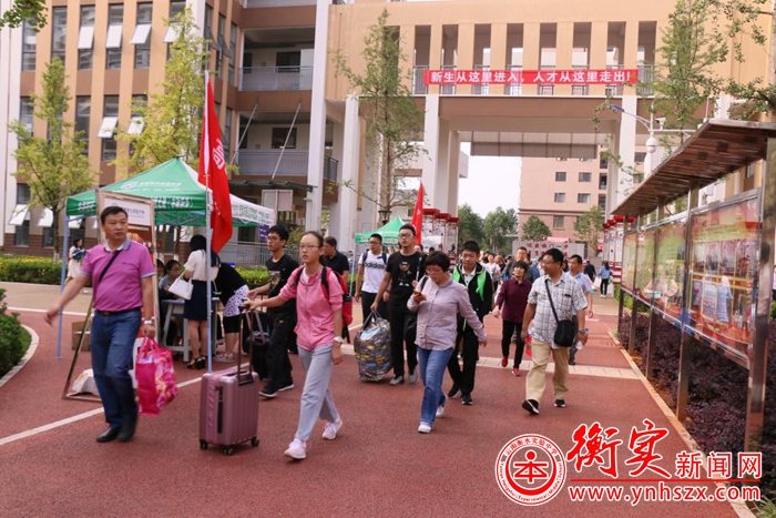云南衡水实验中学西山校区迎来首波新生入学潮